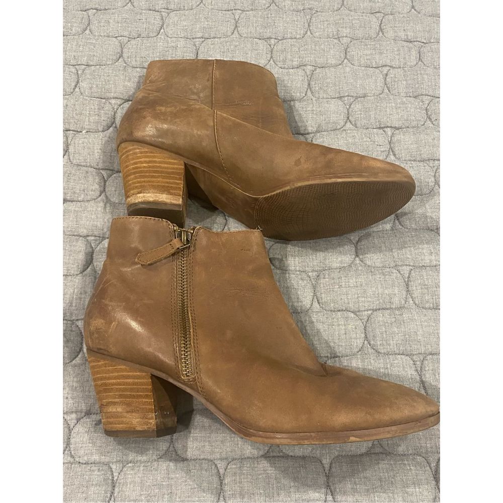 Ladies leather ankle boots by Crown Vintage.  Size 7 1/2 - Picture 2 of 8